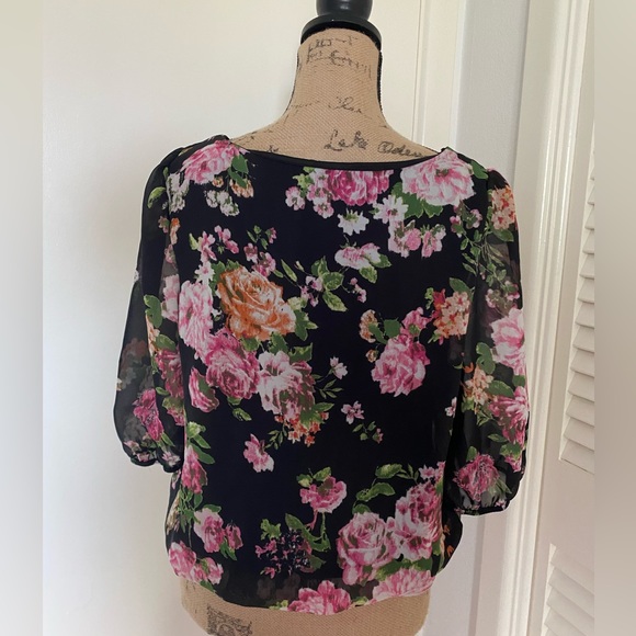 Top - Picture 2 of 4